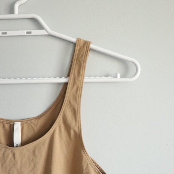 Aritzia Women's Sz M/L Tan Sleeveless Cami Stretch Crew Scoop Casual Tank Top - Picture 4 of 9